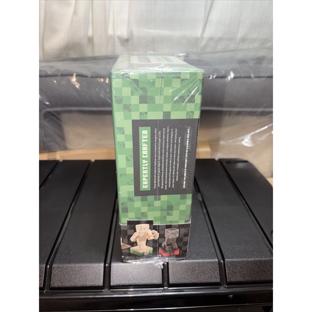 Minecraft Chess Set - Overworld Heroes vs Hostile Mobs (NEW SEALED IN BOX) - Picture 5 of 10